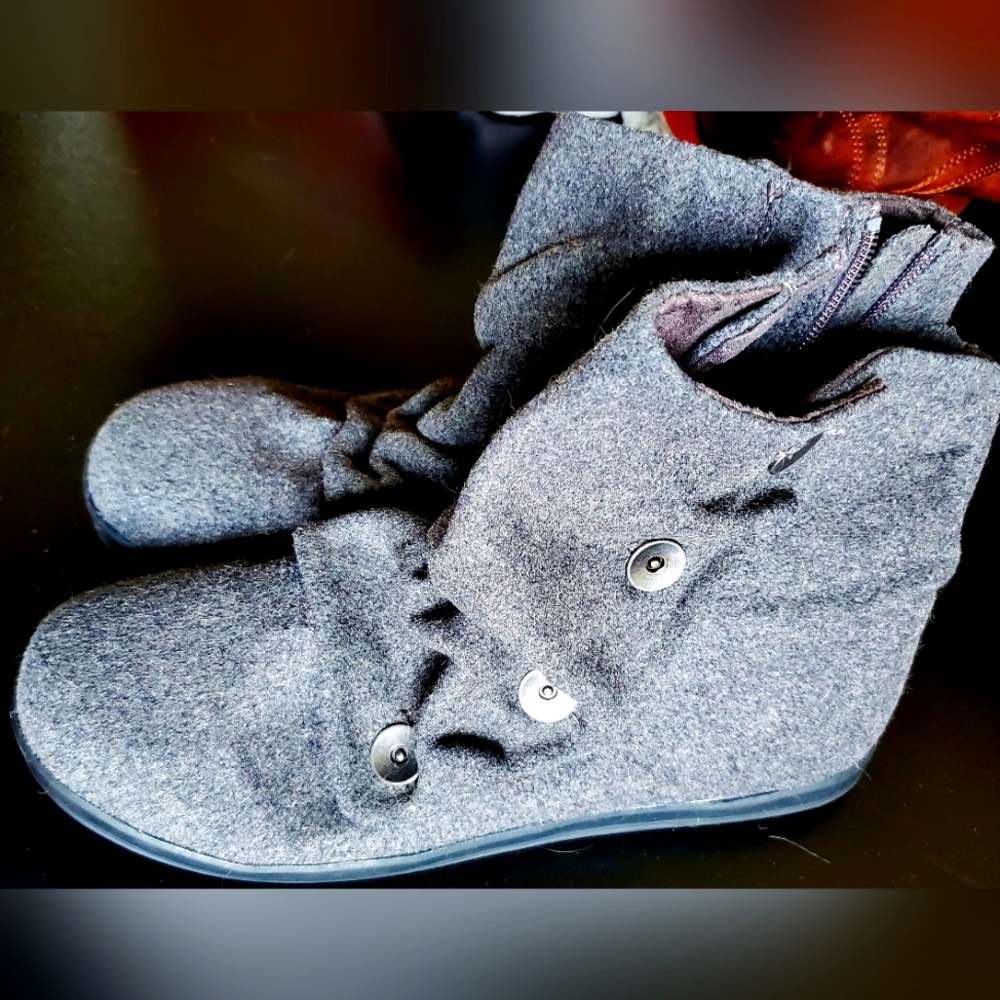 Faded Glory Gray 8 1/2 zip up boots